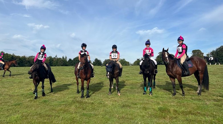 Elin horse riding 