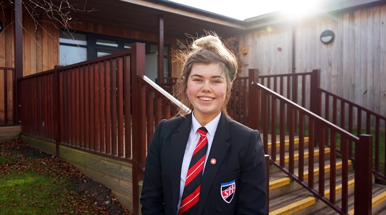 Hannah wins rowing scholarship